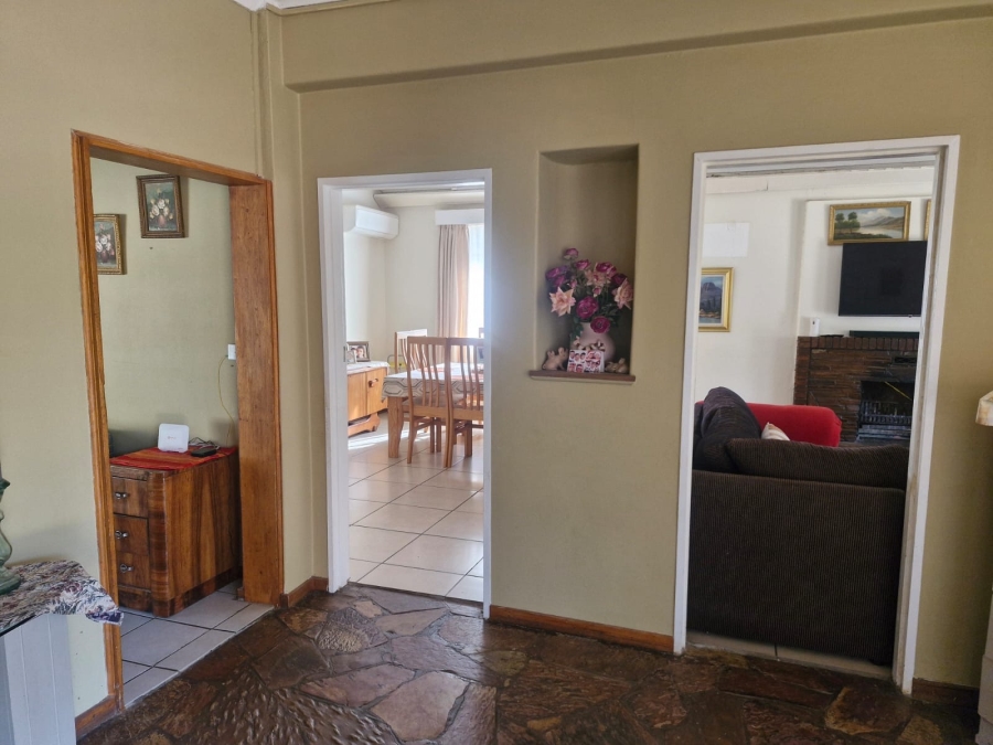 To Let 3 Bedroom Property for Rent in Flamwood North West